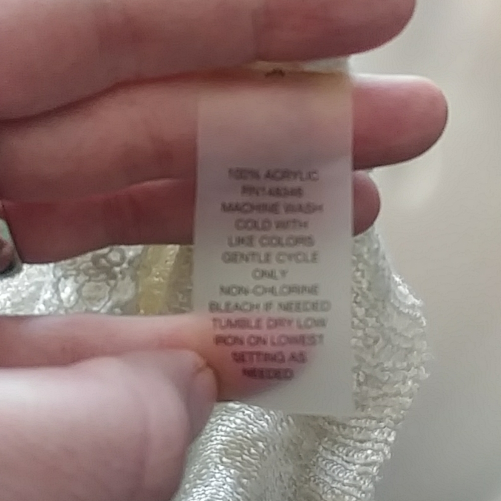 LOVELY SUPER SOFT CREAM COLORED SWEATER - Picture 5 of 6